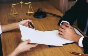 Documento legal representando la legislación en el ámbito laboral